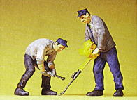 Preiser 45019 Track Workers w/Tamper & Wrench