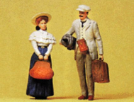 Preiser 45052 Traveling Couple with Luggage