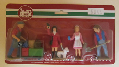 LGB 5044 Station Figures, Collection Item