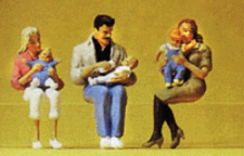 Preiser 45024 Seated Parents with Babies