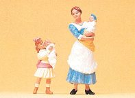 Preiser 45060 Nanny and young girl, each holding baby