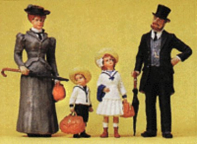 Preiser 45062 Family on Holiday