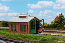 Piko 65004 Single-Stall Brick Engine House, Kit
