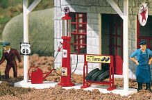PIKO 62286 Antique Gas Pump and Accessories