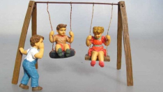 Prehm 550111 Swing Set with Children, 1/24 Scale