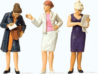 Preiser 44907 Standing Women (3)