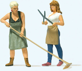 Preiser 44929 Women Working in the Garden