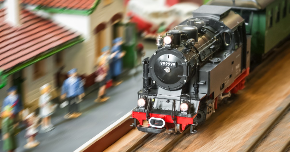 The Pros and Cons of Indoor vs Outdoor G Scale